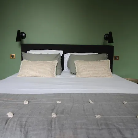 L'escapade Bordelaise - Cote Jardin Bed & Breakfast